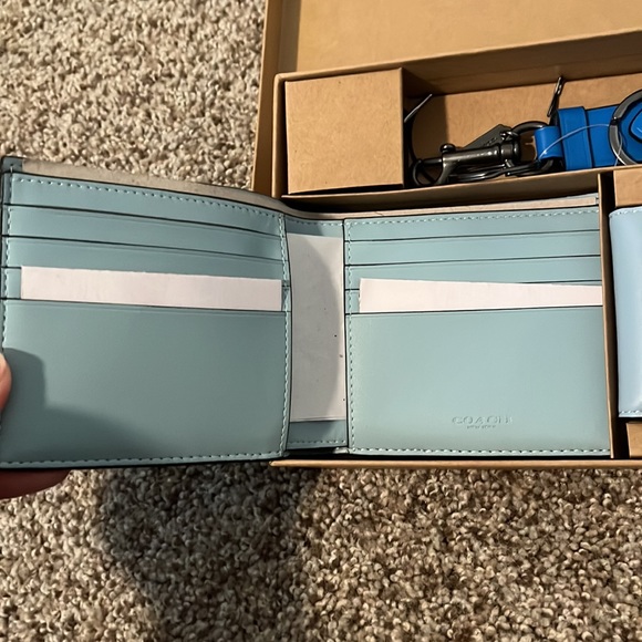 ❌SOLD❌Coach 3 In 1 Gift Set - Picture 2 of 6